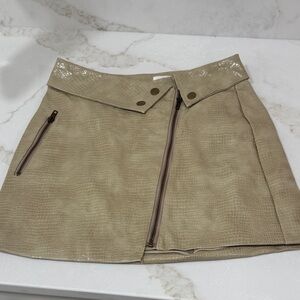 dee elly faux snake skin tan skirt, SM, like new condition
